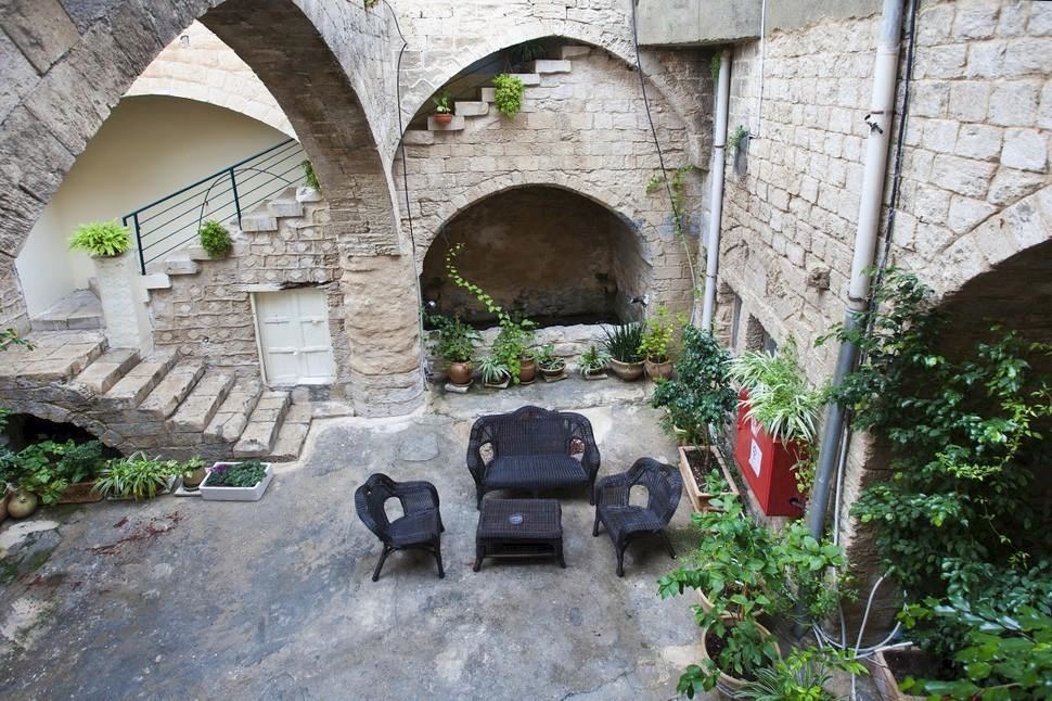 אברהם פאוזי עזר, נצרת