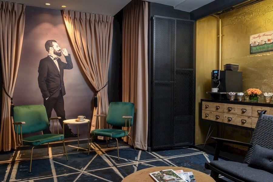 אמבסי תל אביב