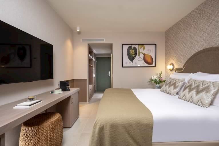 ישרוטל איילה ישרוטל איילה