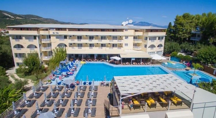 Koukounaria Hotel & Suites