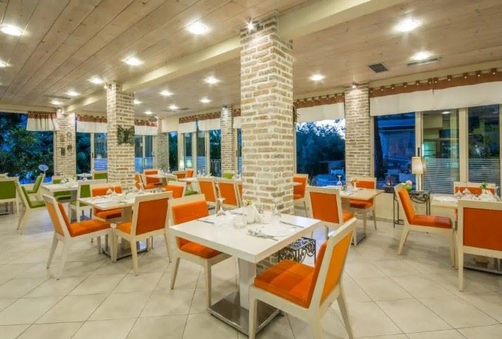 Koukounaria Hotel & Suites