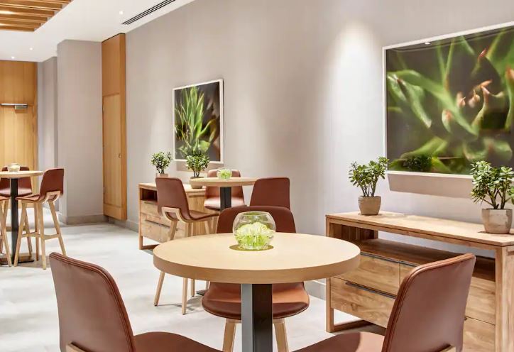 Hilton Garden Inn Dubai, Mall Avenue