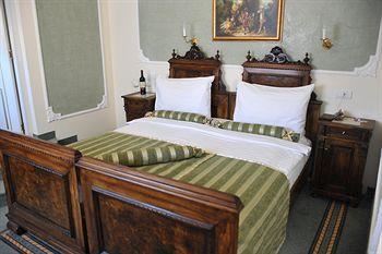 Queens Astoria Design Hotel