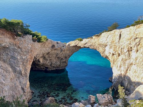 חופי לוטראקי ונופי הפלופונס
